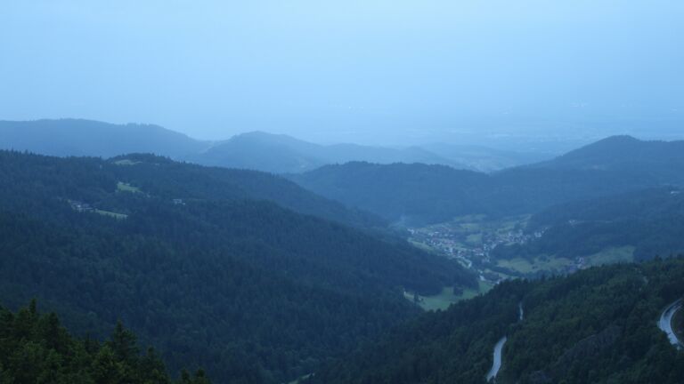Dieses Bild zeigt eine Webcam-Aufnahme vom Achertal, aufgenommen am Mittwoch, den 04.06.2025 um 05:20 Uhr. Die Temperatur betrug 12.5°C.
