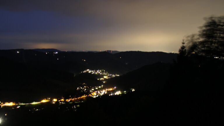 Dieses Bild zeigt eine Webcam-Aufnahme vom Achertal, aufgenommen am Mittwoch, den 07.10.2026 um 19:50 Uhr. Die Temperatur betrug 18°C.