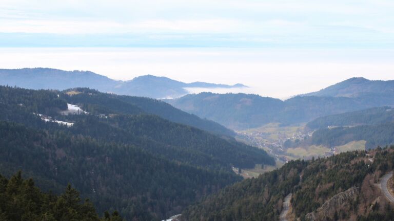 Dieses Bild zeigt eine Webcam-Aufnahme vom Achertal, aufgenommen am Freitag, den 23.01.2026 um 13:20 Uhr. Die Temperatur betrug 7.7°C.