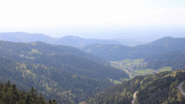 Dieses Bild zeigt eine Webcam-Aufnahme vom Achertal, aufgenommen am Montag, den 20.04.2026 um 17:20 Uhr. Die Temperatur betrug 7.3°C.