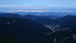 Dieses Bild zeigt eine Webcam-Aufnahme vom Achertal, aufgenommen am Samstag, den 06.12.2025 um 07:30 Uhr. Die Temperatur betrug 1.8°C.