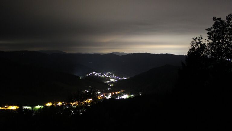Dieses Bild zeigt eine Webcam-Aufnahme vom Achertal, aufgenommen am Samstag, den 17.10.2026 um 03:00 Uhr. Die Temperatur betrug 12.1°C.
