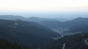 Dieses Bild zeigt eine Webcam-Aufnahme vom Achertal, aufgenommen am Freitag, den 27.02.2026 um 18:20 Uhr. Die Temperatur betrug 13.2°C.