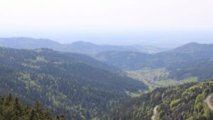 Dieses Bild zeigt eine Webcam-Aufnahme vom Achertal, aufgenommen am Montag, den 27.04.2026 um 16:10 Uhr. Die Temperatur betrug 15.9°C.