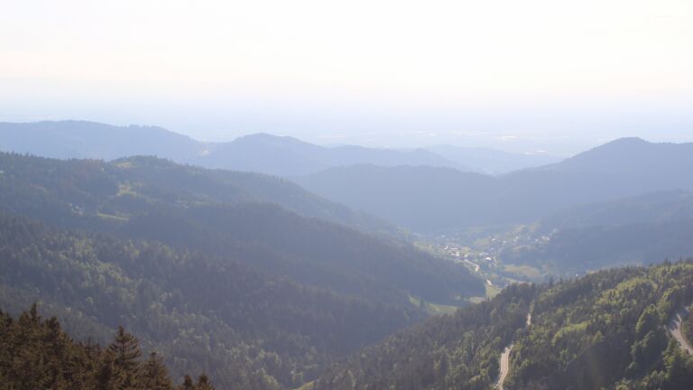 Dieses Bild zeigt eine Webcam-Aufnahme vom Achertal, aufgenommen am Mittwoch, den 14.05.2025 um 19:10 Uhr. Die Temperatur betrug 15.3°C.