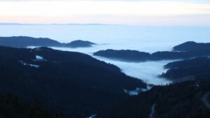 Dieses Bild zeigt eine Webcam-Aufnahme vom Achertal, aufgenommen am Dienstag, den 20.01.2026 um 17:30 Uhr. Die Temperatur betrug 5.9°C.