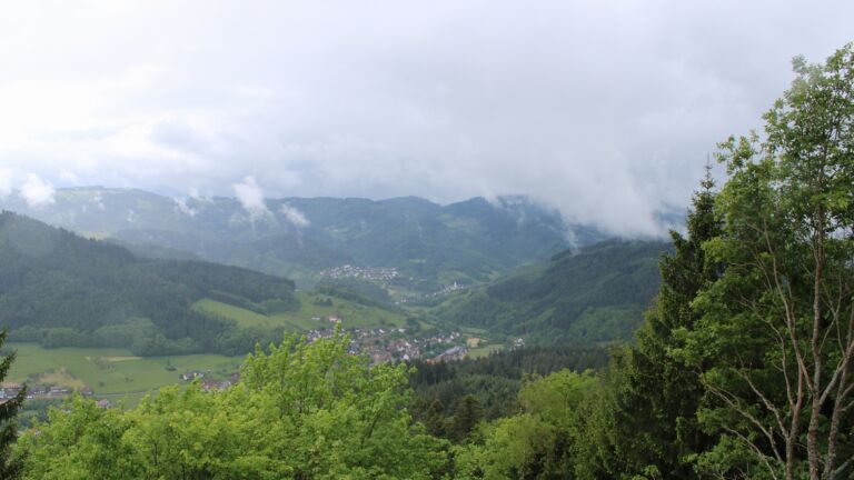 Dieses Bild zeigt eine Webcam-Aufnahme vom Achertal, aufgenommen am Freitag, den 15.05.2026 um 14:10 Uhr. Die Temperatur betrug 7.3°C.