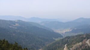 Dieses Bild zeigt eine Webcam-Aufnahme vom Achertal, aufgenommen am Montag, den 23.03.2026 um 11:10 Uhr. Die Temperatur betrug 8.9°C.