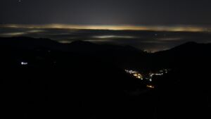 Dieses Bild zeigt eine Webcam-Aufnahme vom Achertal, aufgenommen am Samstag, den 22.11.2025 um 01:30 Uhr. Die Temperatur betrug -4.3°C.