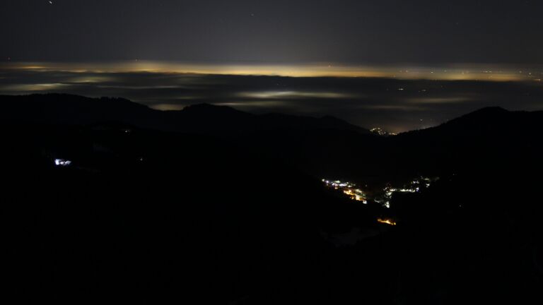 Dieses Bild zeigt eine Webcam-Aufnahme vom Achertal, aufgenommen am Samstag, den 22.11.2025 um 01:30 Uhr. Die Temperatur betrug -4.3°C.