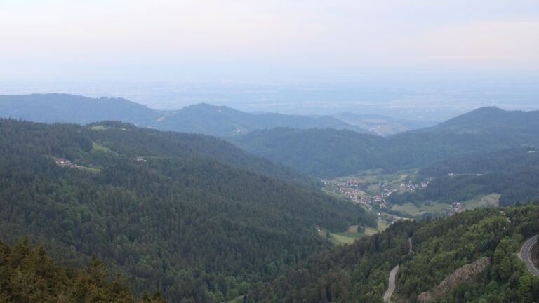 Dieses Bild zeigt eine Webcam-Aufnahme vom Achertal, aufgenommen am Donnerstag, den 15.05.2025 um 07:40 Uhr. Die Temperatur betrug 9°C.