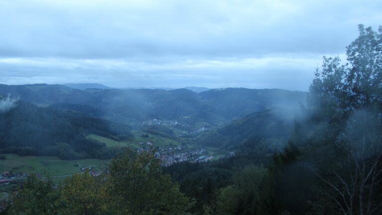 Dieses Bild zeigt eine Webcam-Aufnahme vom Achertal, aufgenommen am Samstag, den 24.10.2026 um 18:20 Uhr. Die Temperatur betrug 4.9°C.