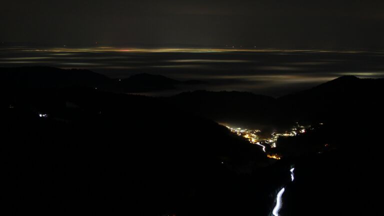 Dieses Bild zeigt eine Webcam-Aufnahme vom Achertal, aufgenommen am Dienstag, den 20.01.2026 um 21:20 Uhr. Die Temperatur betrug 5.9°C.