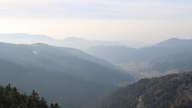 Dieses Bild zeigt eine Webcam-Aufnahme vom Achertal, aufgenommen am Montag, den 09.02.2026 um 16:00 Uhr. Die Temperatur betrug 4.8°C.