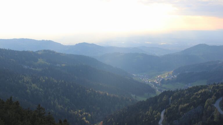 Dieses Bild zeigt eine Webcam-Aufnahme vom Achertal, aufgenommen am Dienstag, den 21.04.2026 um 19:30 Uhr. Die Temperatur betrug 3.4°C.