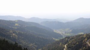 Dieses Bild zeigt eine Webcam-Aufnahme vom Achertal, aufgenommen am Freitag, den 17.04.2026 um 18:30 Uhr. Die Temperatur betrug 14°C.