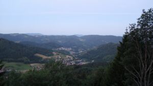 Dieses Bild zeigt eine Webcam-Aufnahme vom Achertal, aufgenommen am Donnerstag, den 18.06.2026 um 05:00 Uhr. Die Temperatur betrug 21.8°C.