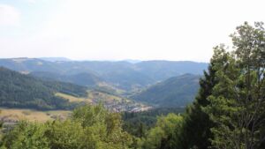 Dieses Bild zeigt eine Webcam-Aufnahme vom Achertal, aufgenommen am Samstag, den 15.08.2026 um 17:50 Uhr. Die Temperatur betrug 32.6°C.