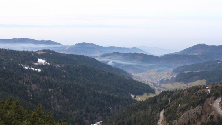 Dieses Bild zeigt eine Webcam-Aufnahme vom Achertal, aufgenommen am Samstag, den 17.01.2026 um 13:30 Uhr. Die Temperatur betrug 7.5°C.