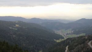 Dieses Bild zeigt eine Webcam-Aufnahme vom Achertal, aufgenommen am Dienstag, den 17.03.2026 um 17:20 Uhr. Die Temperatur betrug 4.2°C.