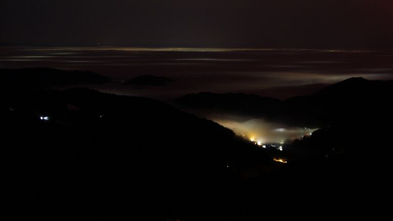 Dieses Bild zeigt eine Webcam-Aufnahme vom Achertal, aufgenommen am Montag, den 19.01.2026 um 23:20 Uhr. Die Temperatur betrug 6.9°C.