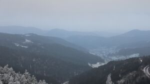 Dieses Bild zeigt eine Webcam-Aufnahme vom Achertal, aufgenommen am Mittwoch, den 24.12.2025 um 15:50 Uhr. Die Temperatur betrug -5.9°C.