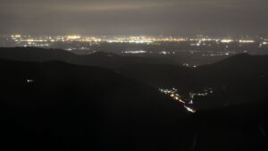 Dieses Bild zeigt eine Webcam-Aufnahme vom Achertal, aufgenommen am Freitag, den 10.04.2026 um 05:30 Uhr. Die Temperatur betrug 8.1°C.