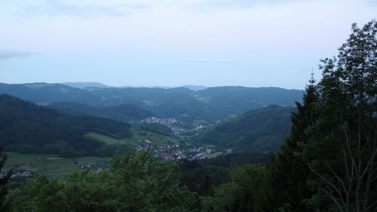 Dieses Bild zeigt eine Webcam-Aufnahme vom Achertal, aufgenommen am Dienstag, den 19.05.2026 um 05:30 Uhr. Die Temperatur betrug 7.7°C.