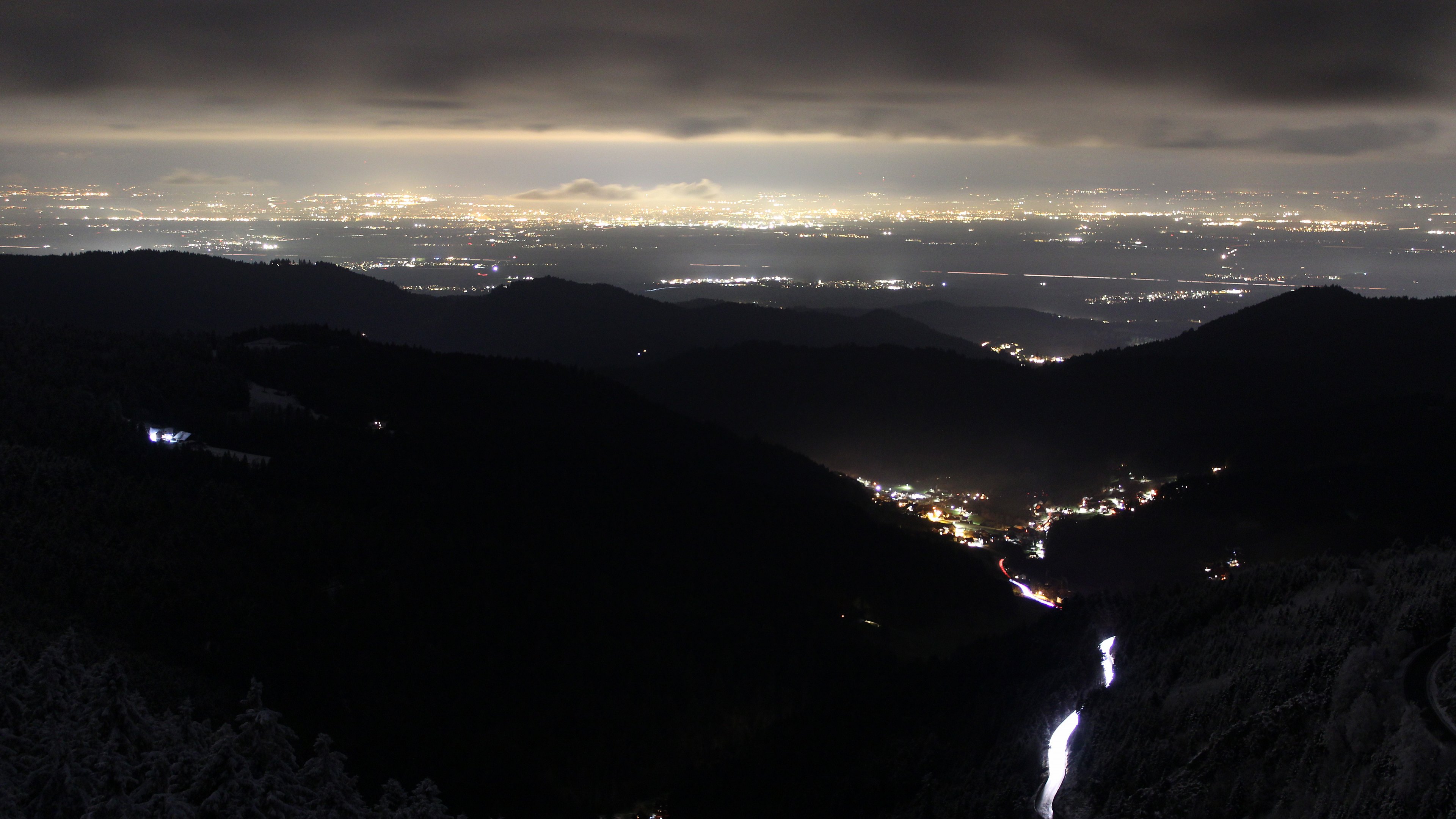 Dieses Bild zeigt eine Webcam-Aufnahme vom Achertal, aufgenommen am Mittwoch, den 26.11.2025 um 20:30 Uhr. Die Temperatur betrug -2.8°C.