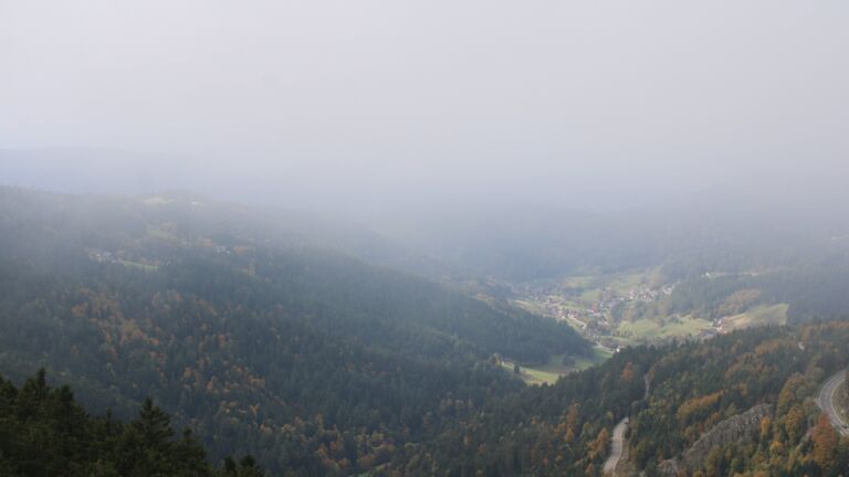 Dieses Bild zeigt eine Webcam-Aufnahme vom Achertal, aufgenommen am Montag, den 13.10.2025 um 14:10 Uhr. Die Temperatur betrug 7.3°C.