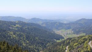 Dieses Bild zeigt eine Webcam-Aufnahme vom Achertal, aufgenommen am Sonntag, den 26.04.2026 um 14:30 Uhr. Die Temperatur betrug 15°C.