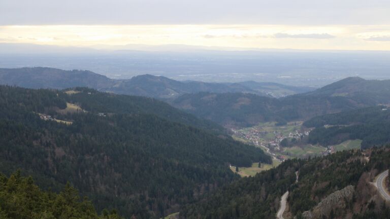 Dieses Bild zeigt eine Webcam-Aufnahme vom Achertal, aufgenommen am Samstag, den 28.02.2026 um 16:10 Uhr. Die Temperatur betrug 4.1°C.