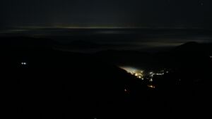 Dieses Bild zeigt eine Webcam-Aufnahme vom Achertal, aufgenommen am Samstag, den 13.12.2025 um 01:00 Uhr. Die Temperatur betrug 9.3°C.