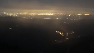 Dieses Bild zeigt eine Webcam-Aufnahme vom Achertal, aufgenommen am Freitag, den 02.01.2026 um 01:00 Uhr. Die Temperatur betrug -4.7°C.