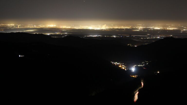 Dieses Bild zeigt eine Webcam-Aufnahme vom Achertal, aufgenommen am Dienstag, den 18.11.2025 um 05:40 Uhr. Die Temperatur betrug -3.4°C.