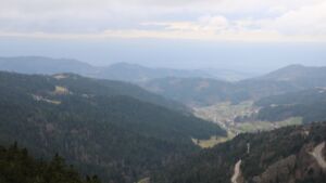 Dieses Bild zeigt eine Webcam-Aufnahme vom Achertal, aufgenommen am Samstag, den 28.02.2026 um 13:50 Uhr. Die Temperatur betrug 5.6°C.