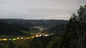 Dieses Bild zeigt eine Webcam-Aufnahme vom Achertal, aufgenommen am Montag, den 26.10.2026 um 23:00 Uhr. Die Temperatur betrug 8.2°C.