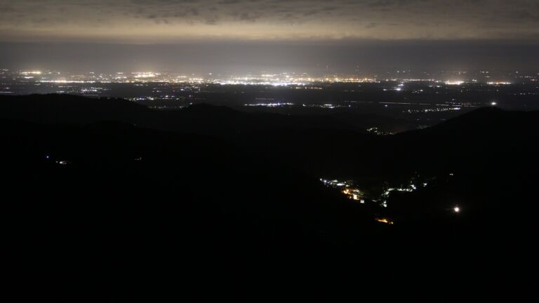 Dieses Bild zeigt eine Webcam-Aufnahme vom Achertal, aufgenommen am Freitag, den 30.05.2025 um 02:50 Uhr. Die Temperatur betrug 12.7°C.