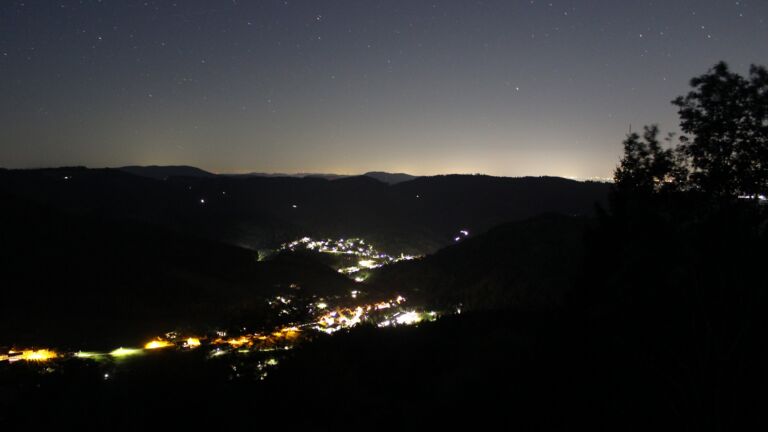 Dieses Bild zeigt eine Webcam-Aufnahme vom Achertal, aufgenommen am Mittwoch, den 23.09.2026 um 05:50 Uhr. Die Temperatur betrug 10.8°C.