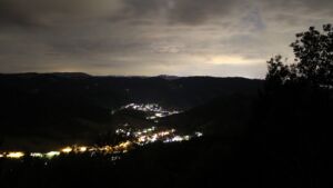 Dieses Bild zeigt eine Webcam-Aufnahme vom Achertal, aufgenommen am Donnerstag, den 20.08.2026 um 23:00 Uhr. Die Temperatur betrug 17.2°C.