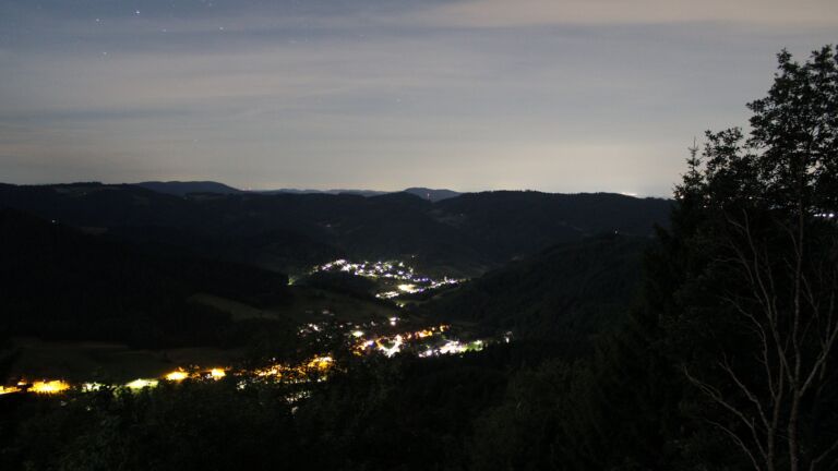 Dieses Bild zeigt eine Webcam-Aufnahme vom Achertal, aufgenommen am Montag, den 06.07.2026 um 02:50 Uhr. Die Temperatur betrug 15.9°C.