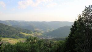 Dieses Bild zeigt eine Webcam-Aufnahme vom Achertal, aufgenommen am Dienstag, den 26.05.2026 um 19:50 Uhr. Die Temperatur betrug 28.2°C.
