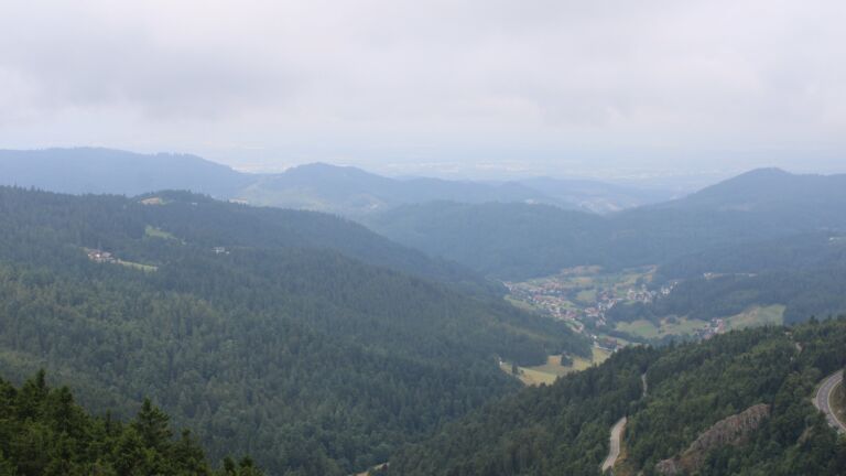Dieses Bild zeigt eine Webcam-Aufnahme vom Achertal, aufgenommen am Dienstag, den 15.07.2025 um 10:40 Uhr. Die Temperatur betrug 15.2°C.