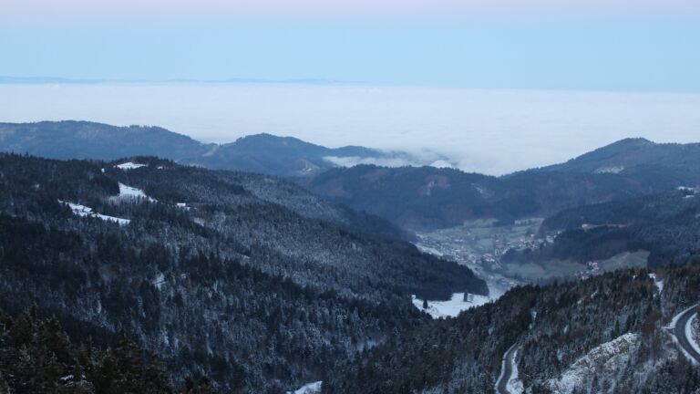 Dieses Bild zeigt eine Webcam-Aufnahme vom Achertal, aufgenommen am Samstag, den 22.11.2025 um 07:40 Uhr. Die Temperatur betrug -4.9°C.