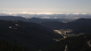 Dieses Bild zeigt eine Webcam-Aufnahme vom Achertal, aufgenommen am Montag, den 02.03.2026 um 03:30 Uhr. Die Temperatur betrug 4.4°C.