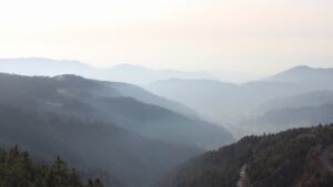 Dieses Bild zeigt eine Webcam-Aufnahme vom Achertal, aufgenommen am Samstag, den 07.03.2026 um 17:00 Uhr. Die Temperatur betrug 12.6°C.