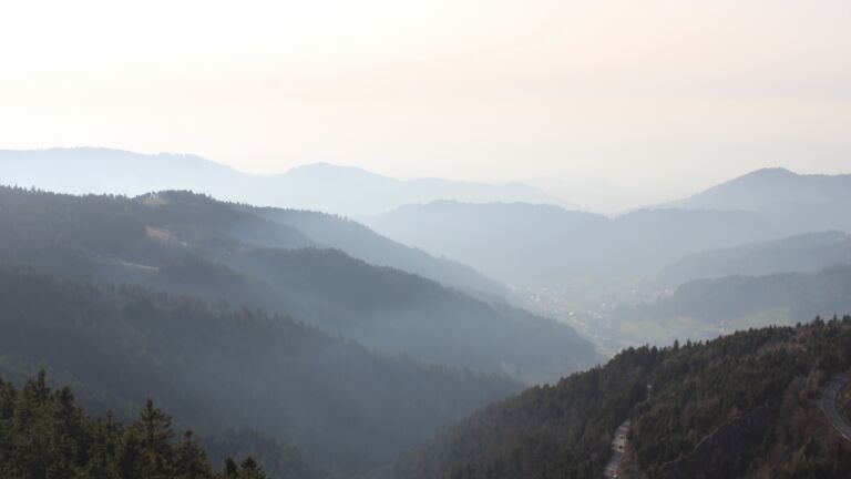 Dieses Bild zeigt eine Webcam-Aufnahme vom Achertal, aufgenommen am Samstag, den 07.03.2026 um 17:00 Uhr. Die Temperatur betrug 12.6°C.