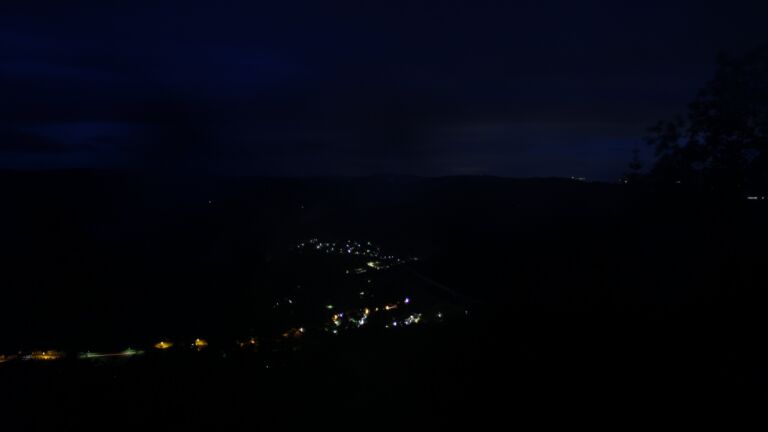 Dieses Bild zeigt eine Webcam-Aufnahme vom Achertal, aufgenommen am Mittwoch, den 20.05.2026 um 04:30 Uhr. Die Temperatur betrug 9.4°C.
