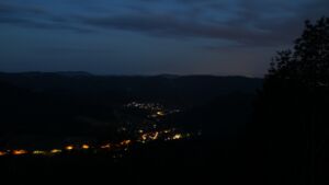 Dieses Bild zeigt eine Webcam-Aufnahme vom Achertal, aufgenommen am Mittwoch, den 17.06.2026 um 04:10 Uhr. Die Temperatur betrug 17.4°C.