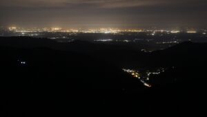 Dieses Bild zeigt eine Webcam-Aufnahme vom Achertal, aufgenommen am Sonntag, den 19.04.2026 um 03:30 Uhr. Die Temperatur betrug 11°C.